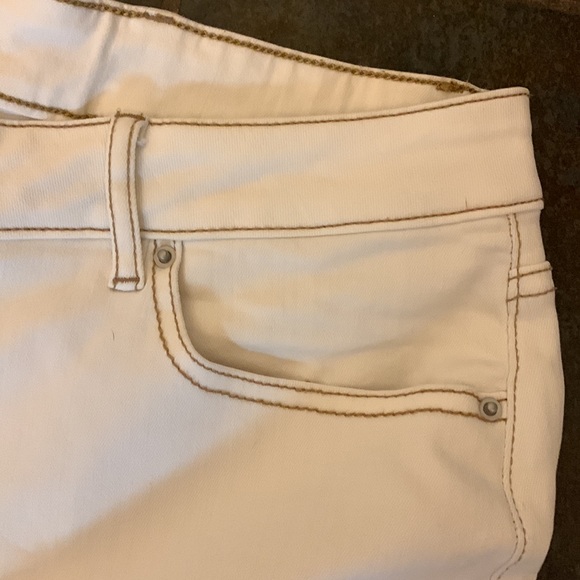 Pennington’s D/C Wide Leg Ankle Pant - Picture 6 of 7